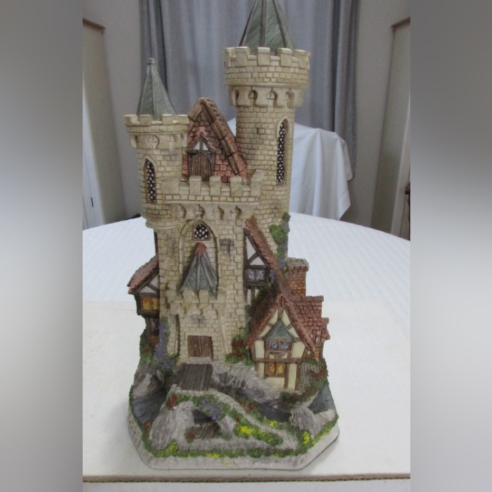David Winter – Guardian Castle. Limited Edition